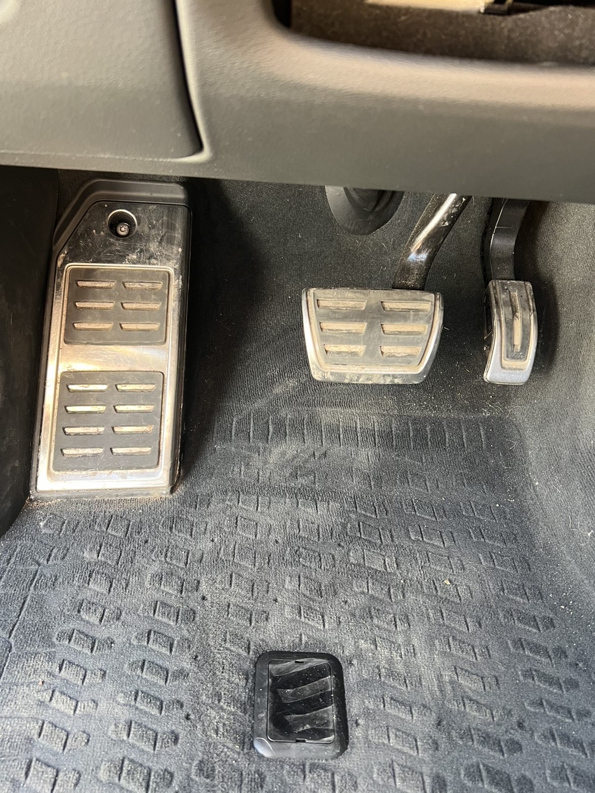 Corvette carpet before detail